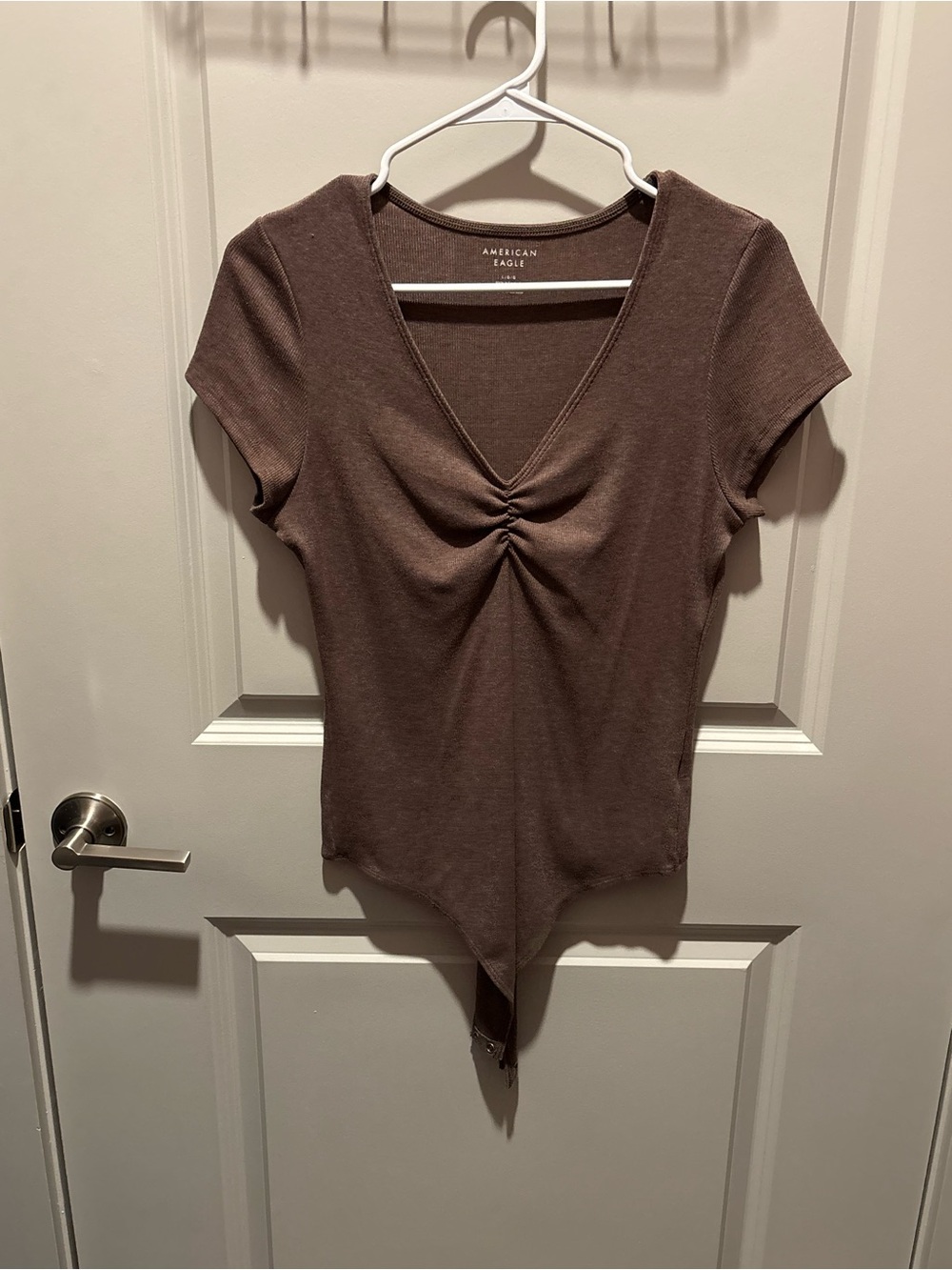 American Eagle Outfitters Mauve-Brown V-Neck Ruched Short-Sleeve Bodysuit
